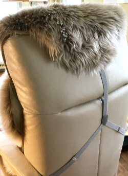 Schapenvacht camperstoel vastzetten